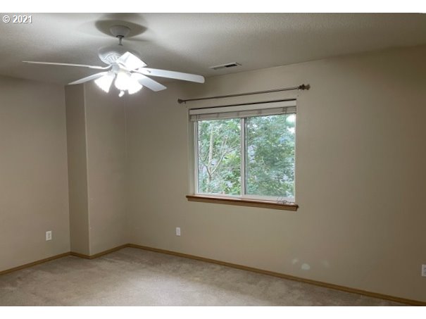 3844 Southeast Powell Valley Road Gresham, OR 97080 - Photo 7 of 17 Gallery Image 7