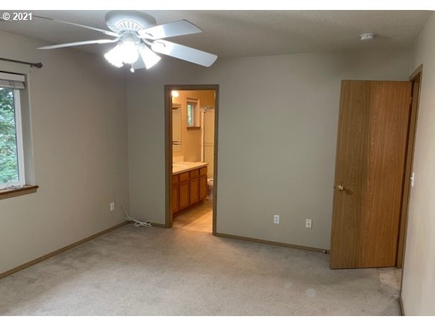 3844 Southeast Powell Valley Road Gresham, OR 97080 - Photo 8 of 17 Gallery Image 8