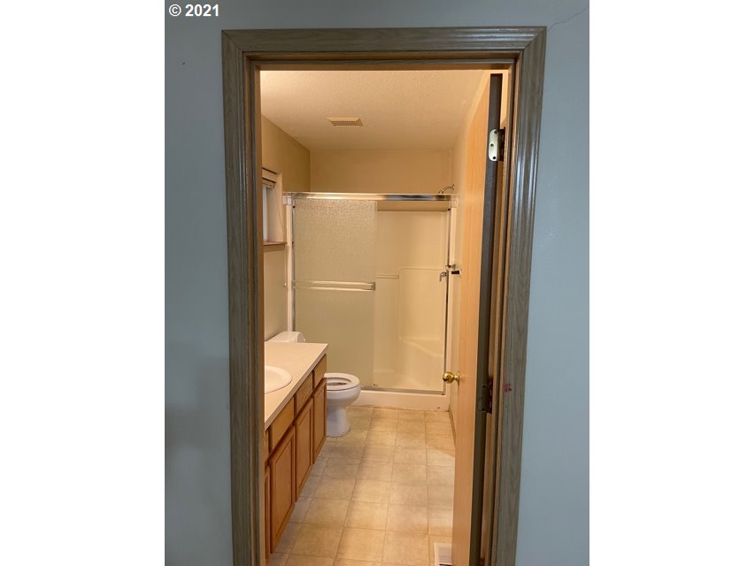 3844 Southeast Powell Valley Road Gresham, OR 97080 - Photo 10 of 17 Gallery Image 10