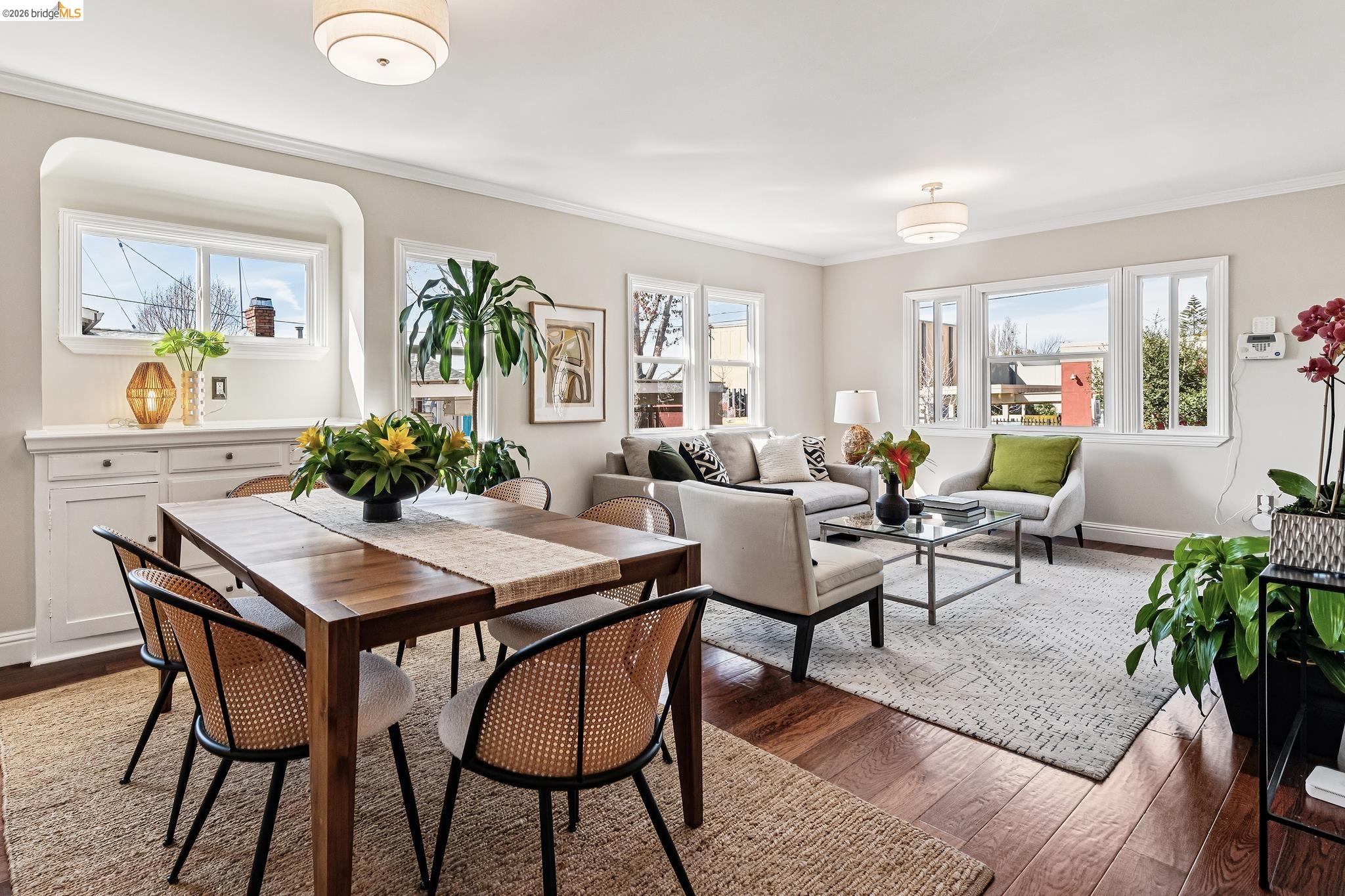 a view of a livingroom and dining room