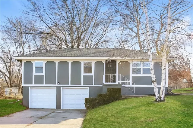 $1,775 | 515 Southeast 19th Street, Oak Grove, MO 64075