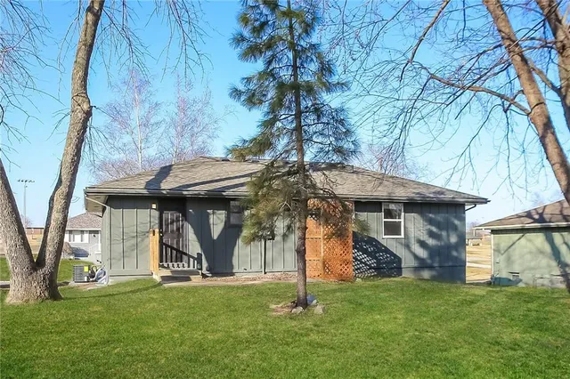 $1,775 | 515 Southeast 19th Street, Oak Grove, MO 64075