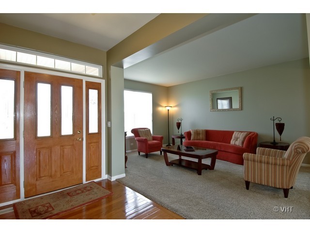 3505 High Ridge Road Carpentersville, IL 60110 - Photo 2 of 16