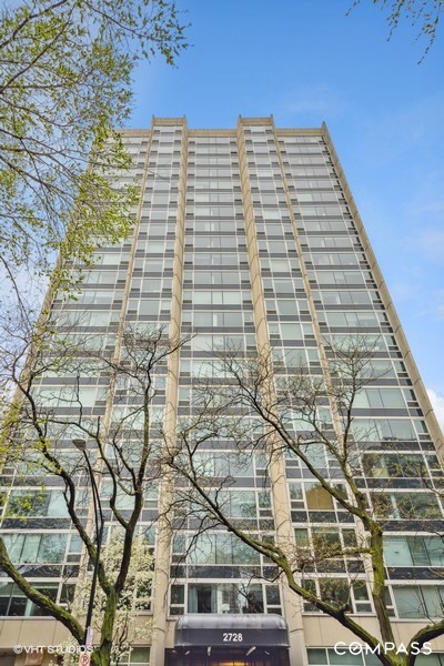 2728 North Hampden Court, Unit 807 Chicago, IL 60614 - Photo 1 of 13 a front view of a building