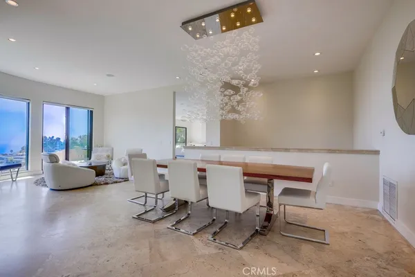 a large kitchen with kitchen island a large island in it