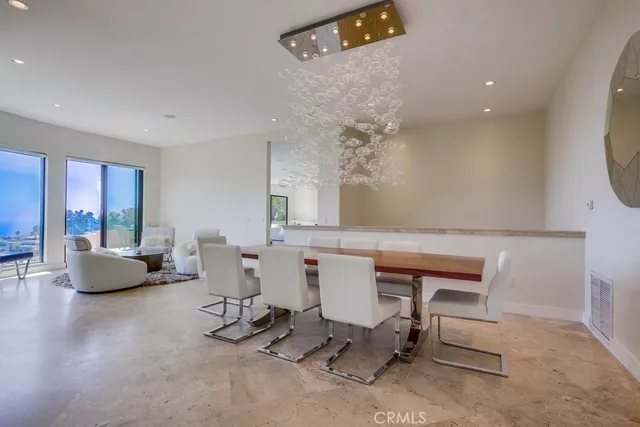 a large kitchen with kitchen island a large island in it
