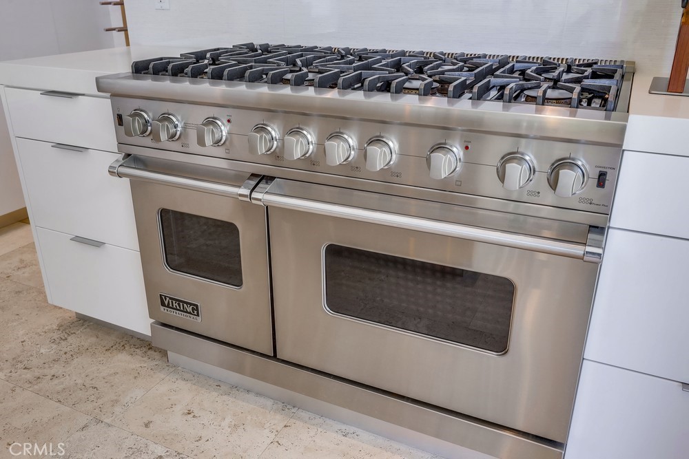 1725 Del Mar Avenue Laguna Beach, CA 92651 - Photo 28 of 63 a close view of stove top oven