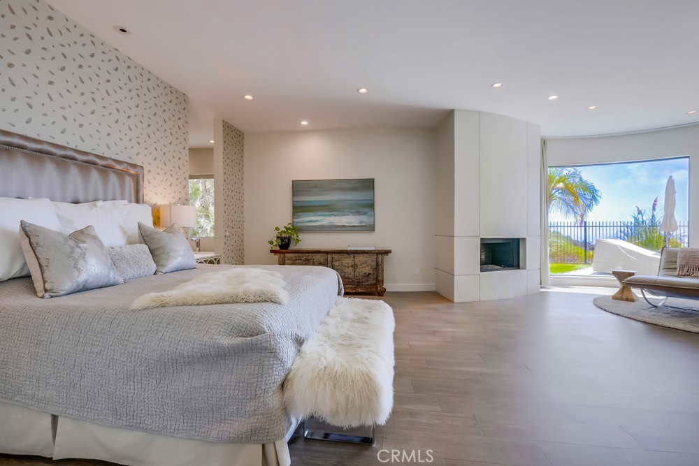 1725 Del Mar Avenue Laguna Beach, CA 92651 - Photo 32 of 63 a living room with furniture and a flat screen tv