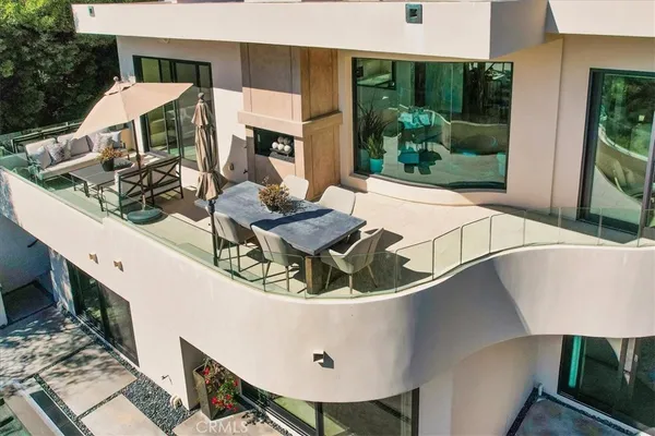 a view of a house with backyard and swimming pool