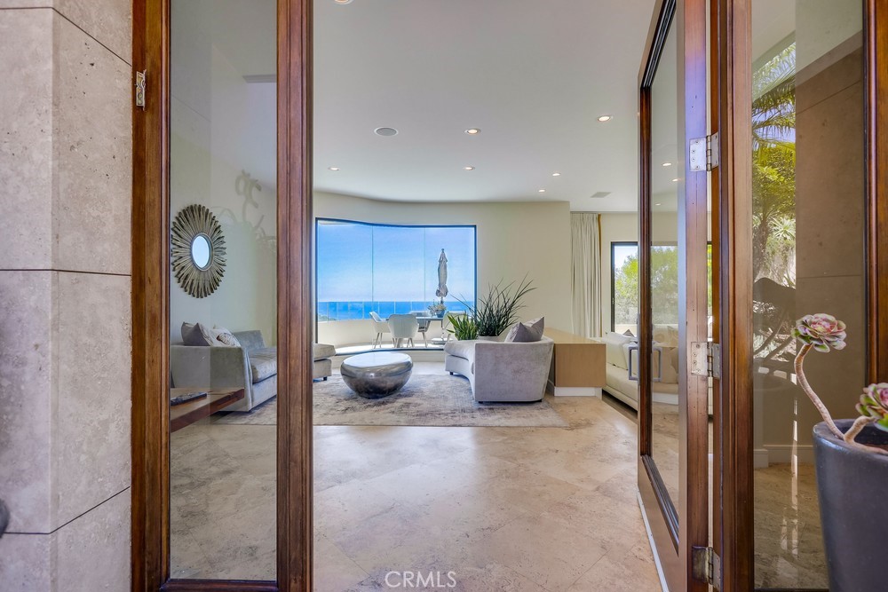 1725 Del Mar Avenue Laguna Beach, CA 92651 - Photo 8 of 63