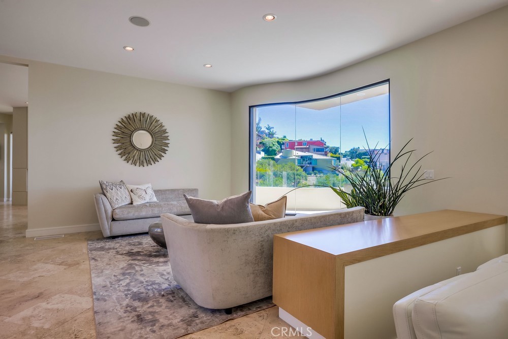 1725 Del Mar Avenue Laguna Beach, CA 92651 - Photo 9 of 63 a living room with furniture and flowers