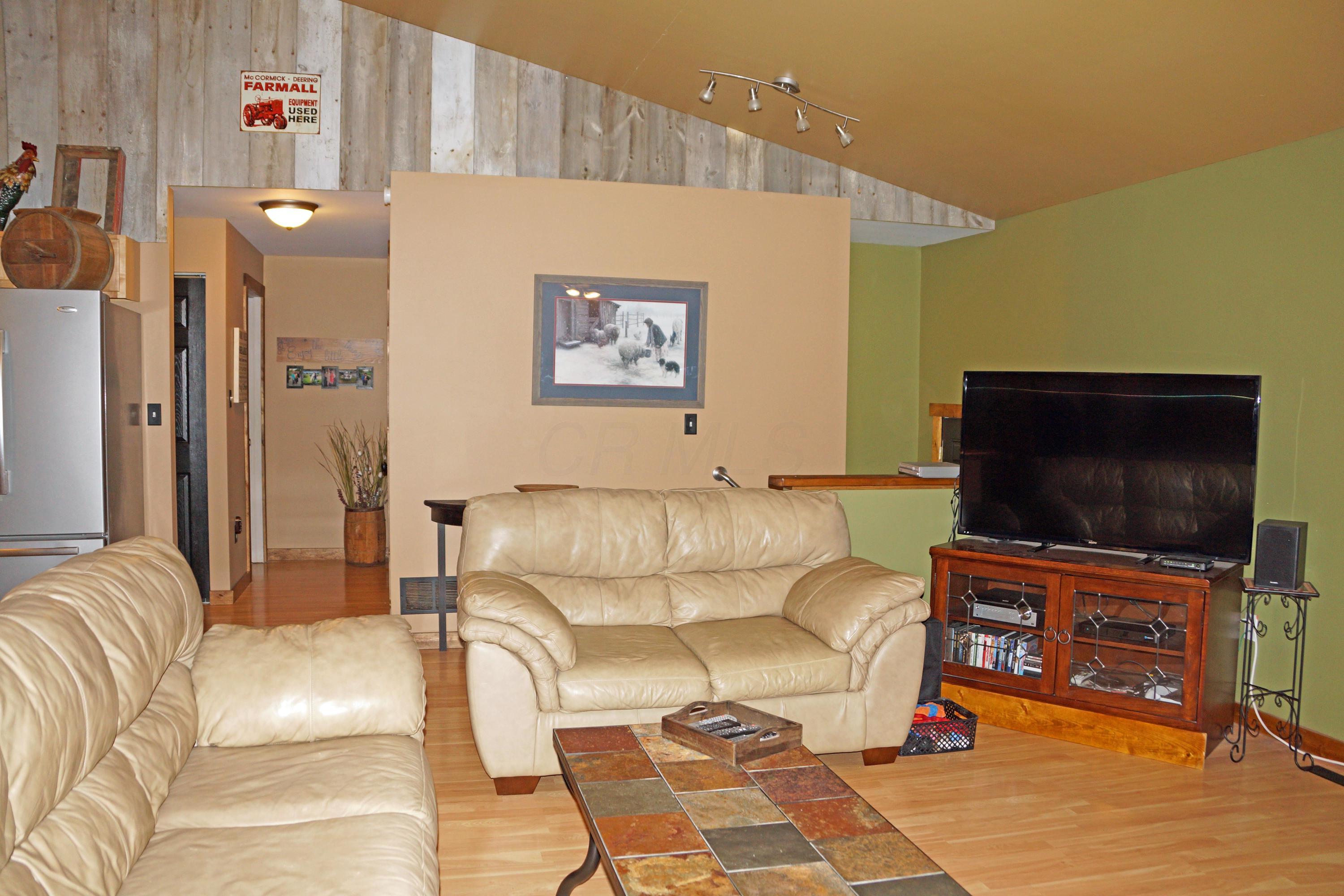 17302 Divelbiss Road Fredericktown, OH 43019 - Photo 4 of 25