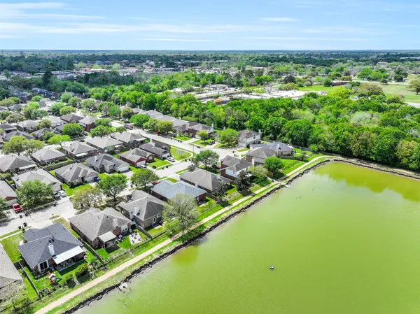 $299,000 | 1020 Jefferson Street, Alvin, TX 77511