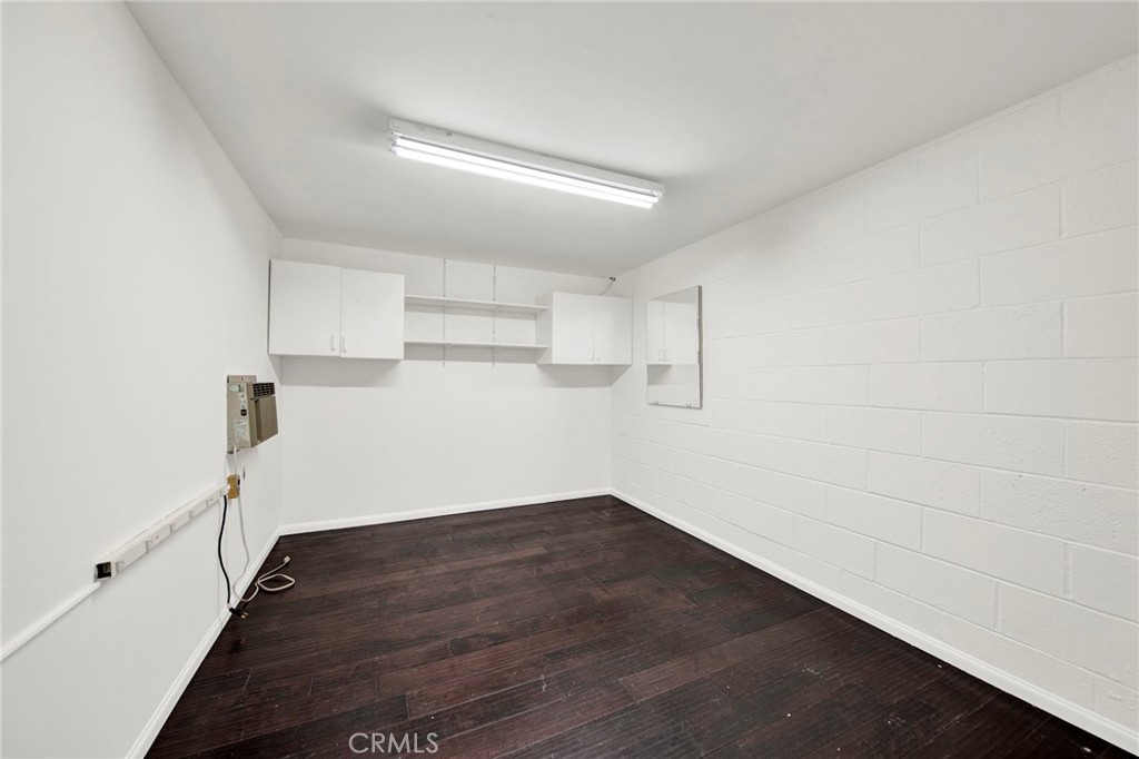 9745 Vía Roma Burbank, CA 91504 - Photo 27 of 38