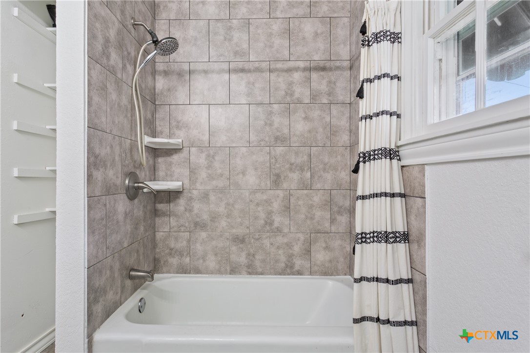 1206 Ashleman Street Waco, TX 76705 - Photo 17 of 26 a bathroom with a bathtub