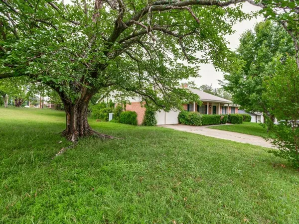 $418,000 | 501 Stevens Drive, Benbrook, TX 76126