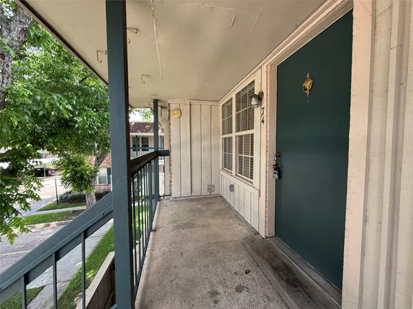 $1,050 | 845 Augusta Drive, Unit 74, Houston, TX 77057