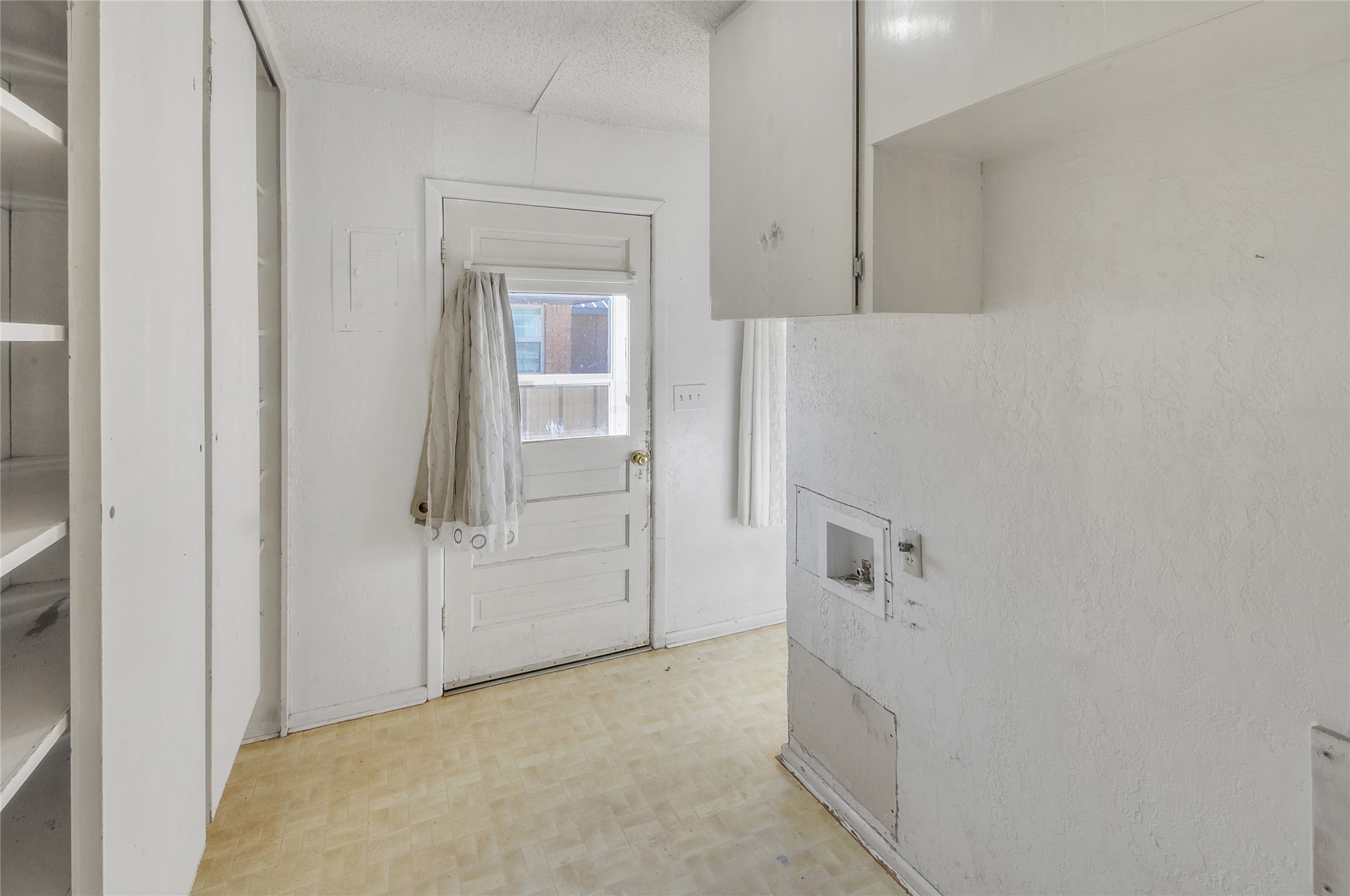 308 West 14th Street Friona, TX 79035 - Photo 10 of 21 Laundry Room