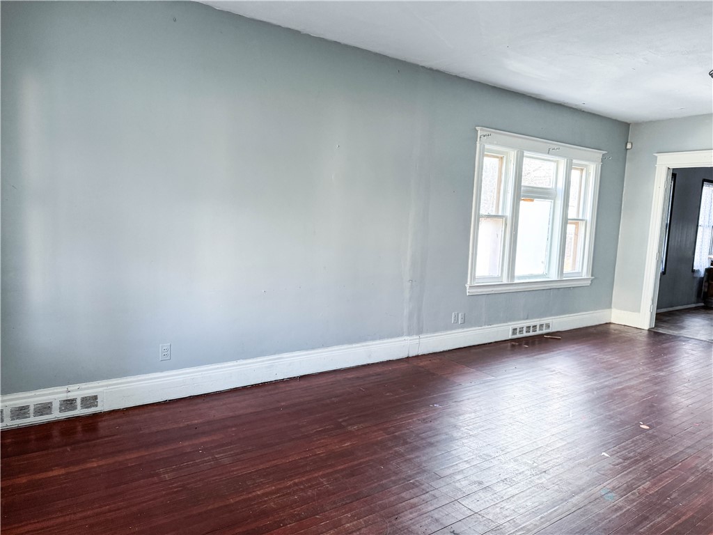 61 Weaver Street Rochester, NY 14621 - Photo 3 of 24