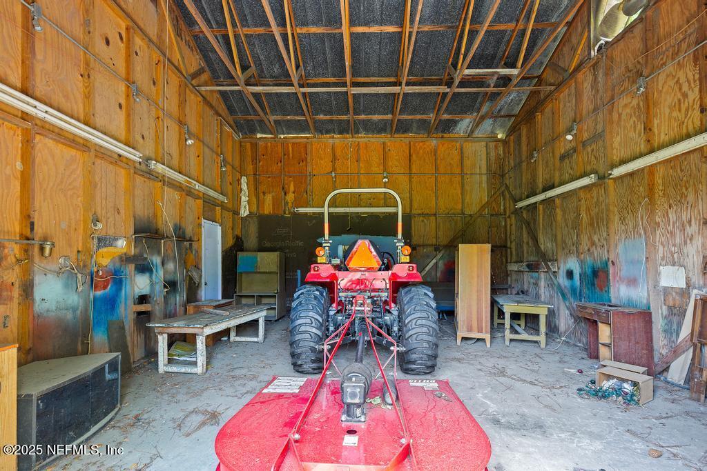 86290 Weldon Road Yulee, FL 32097 - Photo 36 of 50 a room with table and chairs