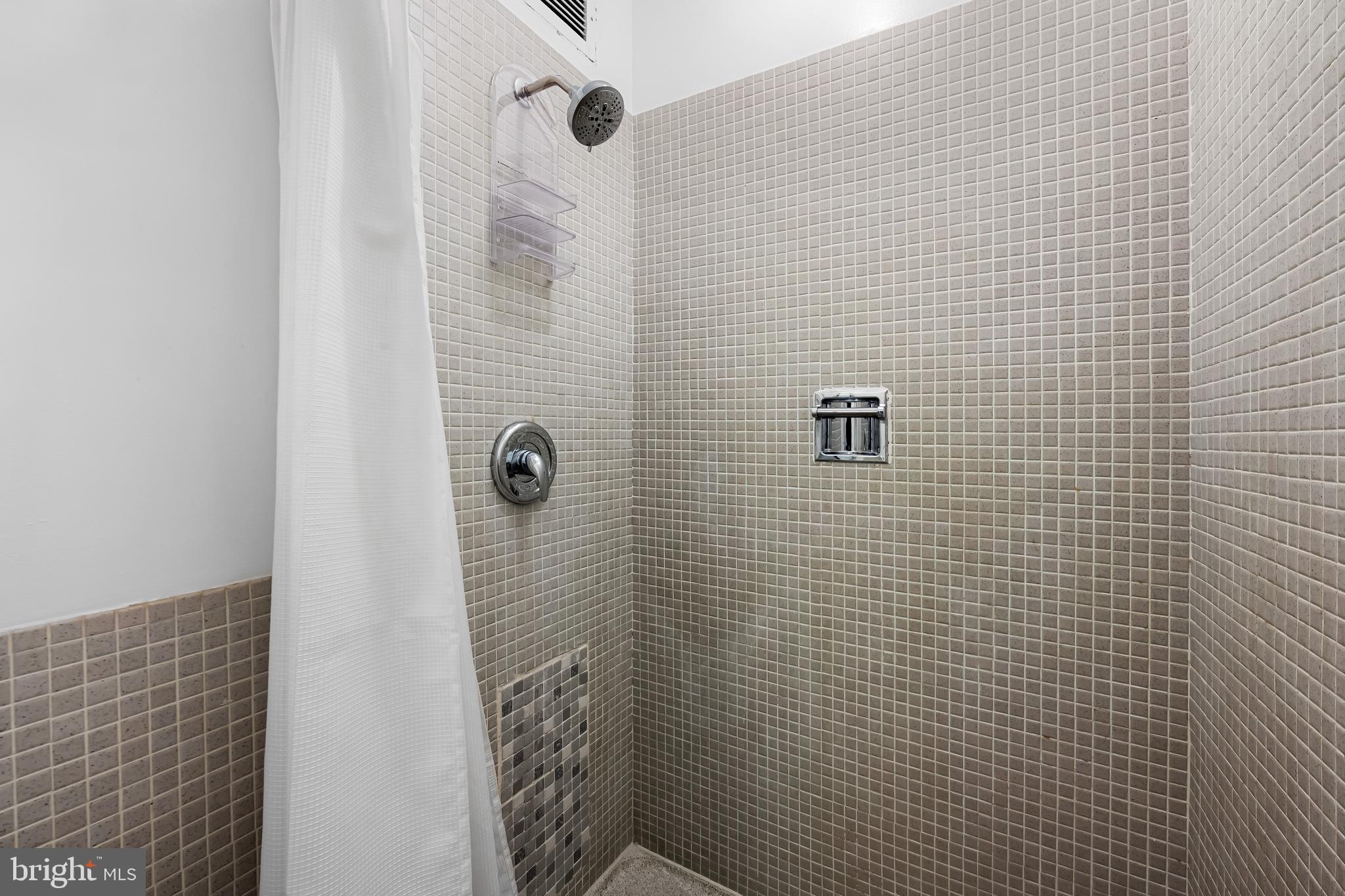 4000 North Charles Street, Unit 1414 Baltimore, MD 21218 - Photo 32 of 45 a bathroom with a shower