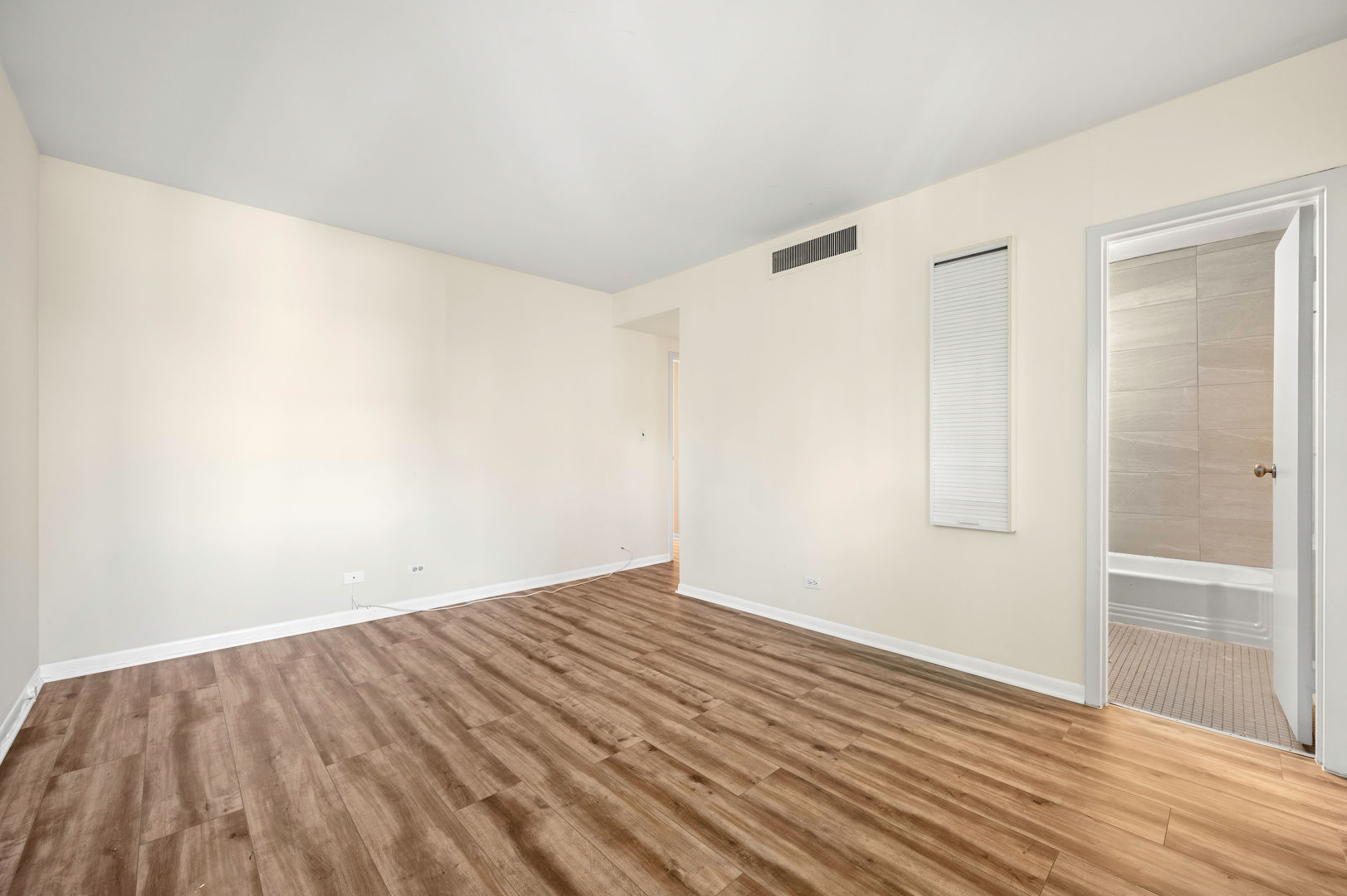835 Ridge Avenue, Unit 303 Evanston, IL 60202 - Photo 14 of 20 Gallery Image 14