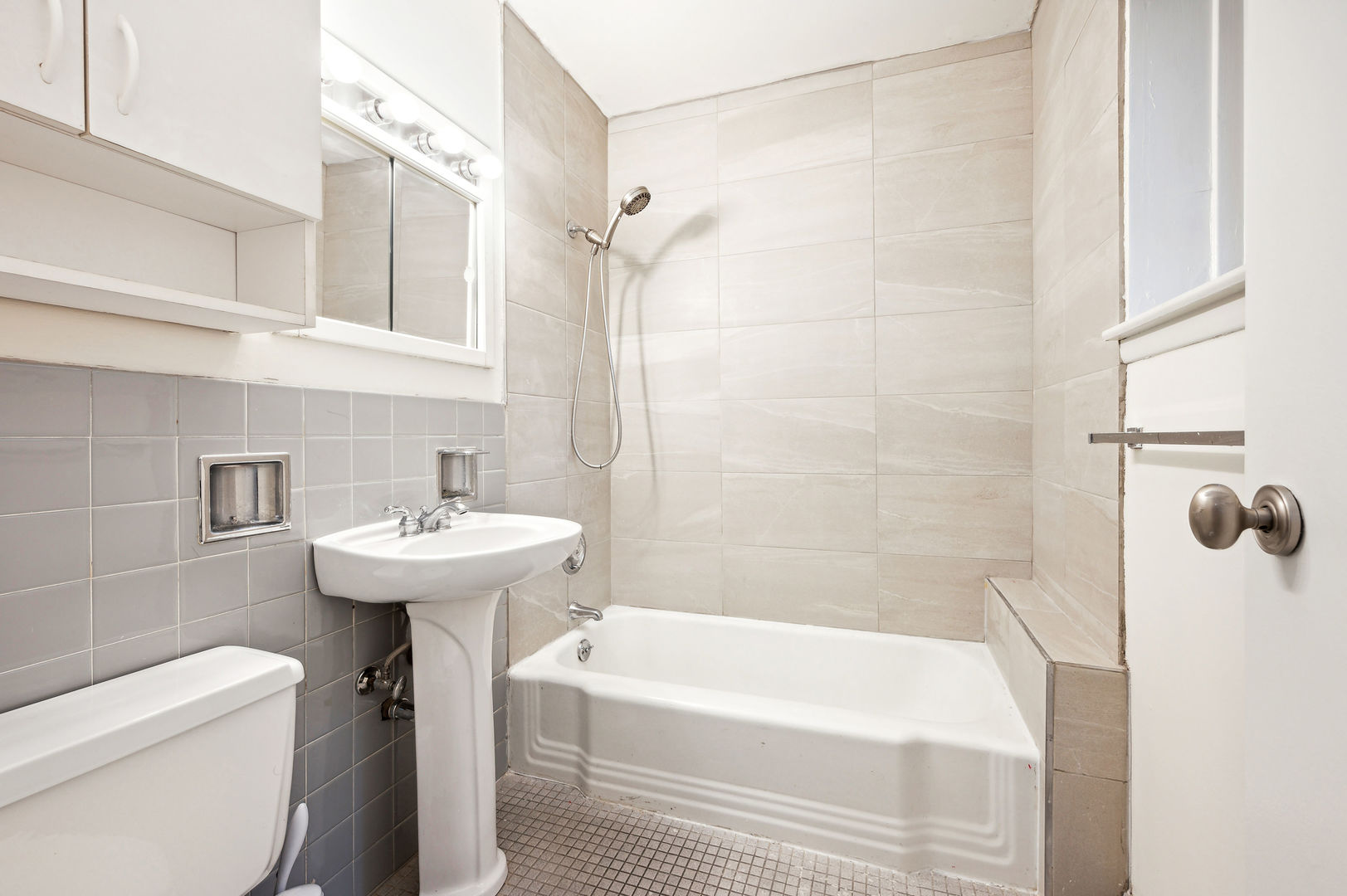 835 Ridge Avenue, Unit 303 Evanston, IL 60202 - Photo 15 of 20 Gallery Image 15