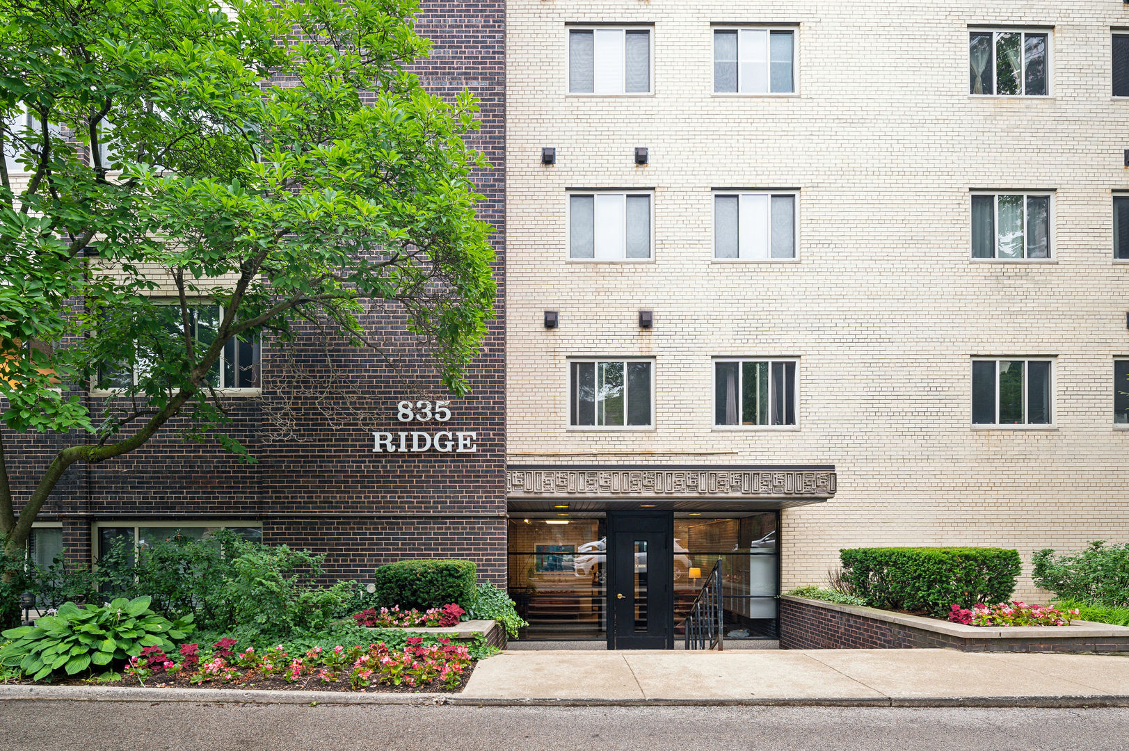 835 Ridge Avenue, Unit 303 Evanston, IL 60202 - Photo 2 of 20 Gallery Image 2
