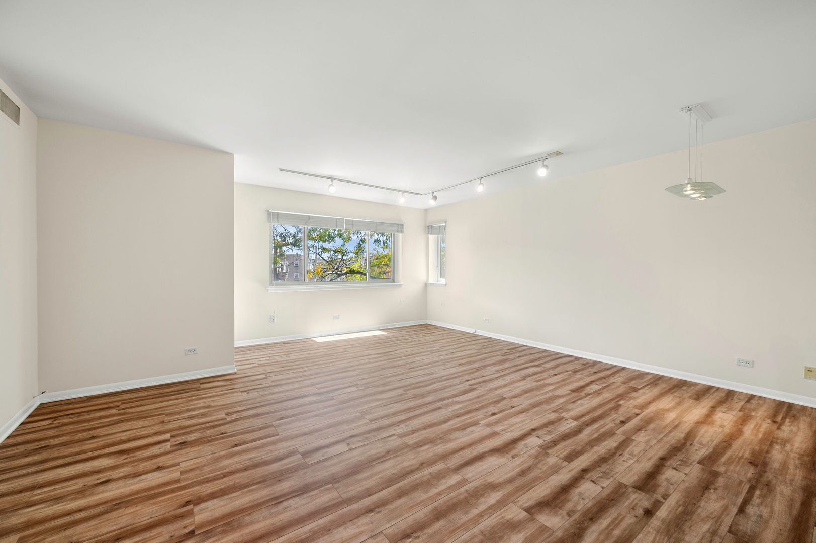 835 Ridge Avenue, Unit 303 Evanston, IL 60202 - Photo 3 of 20 Gallery Image 3