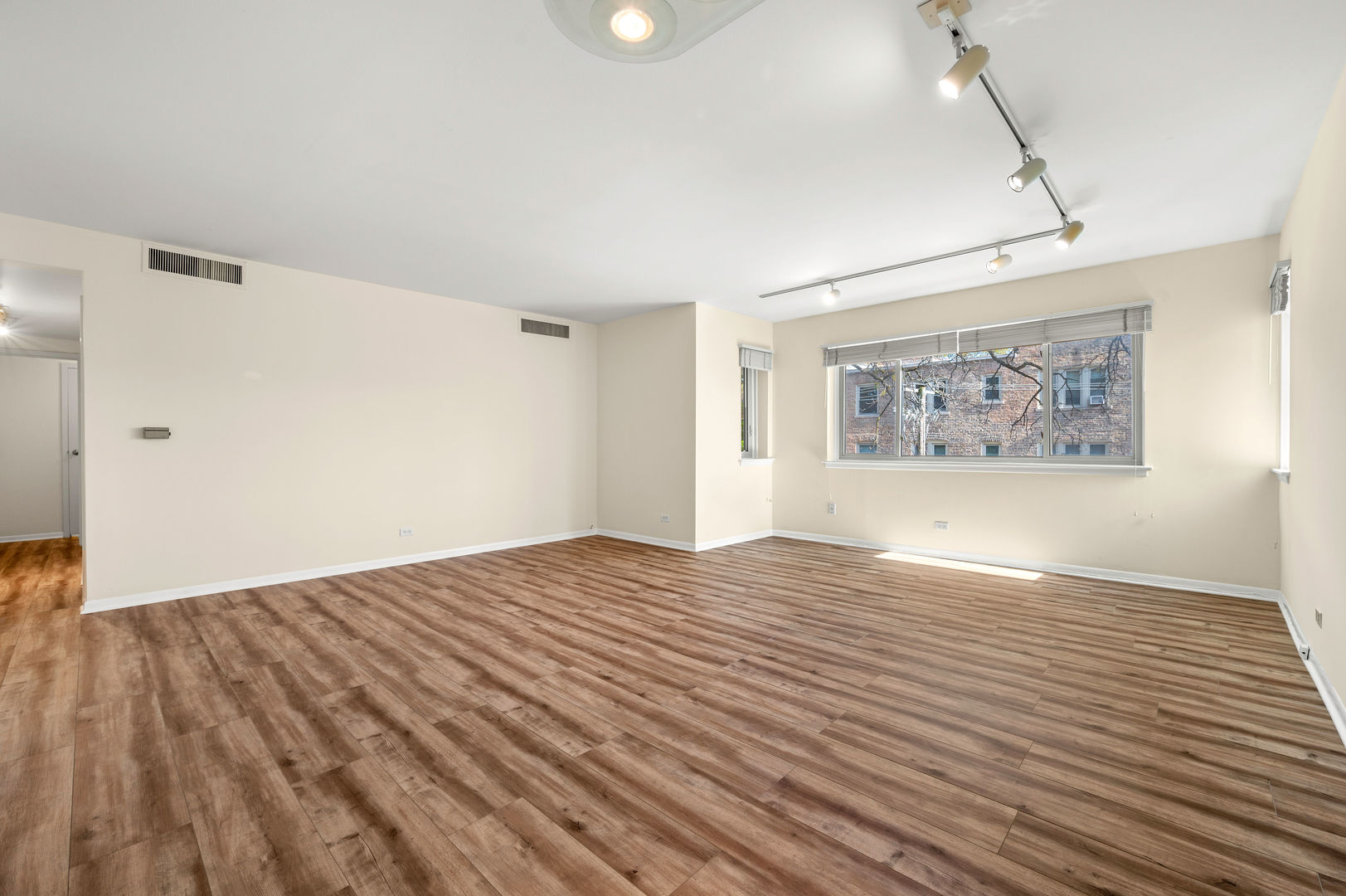 835 Ridge Avenue, Unit 303 Evanston, IL 60202 - Photo 4 of 20 Gallery Image 4