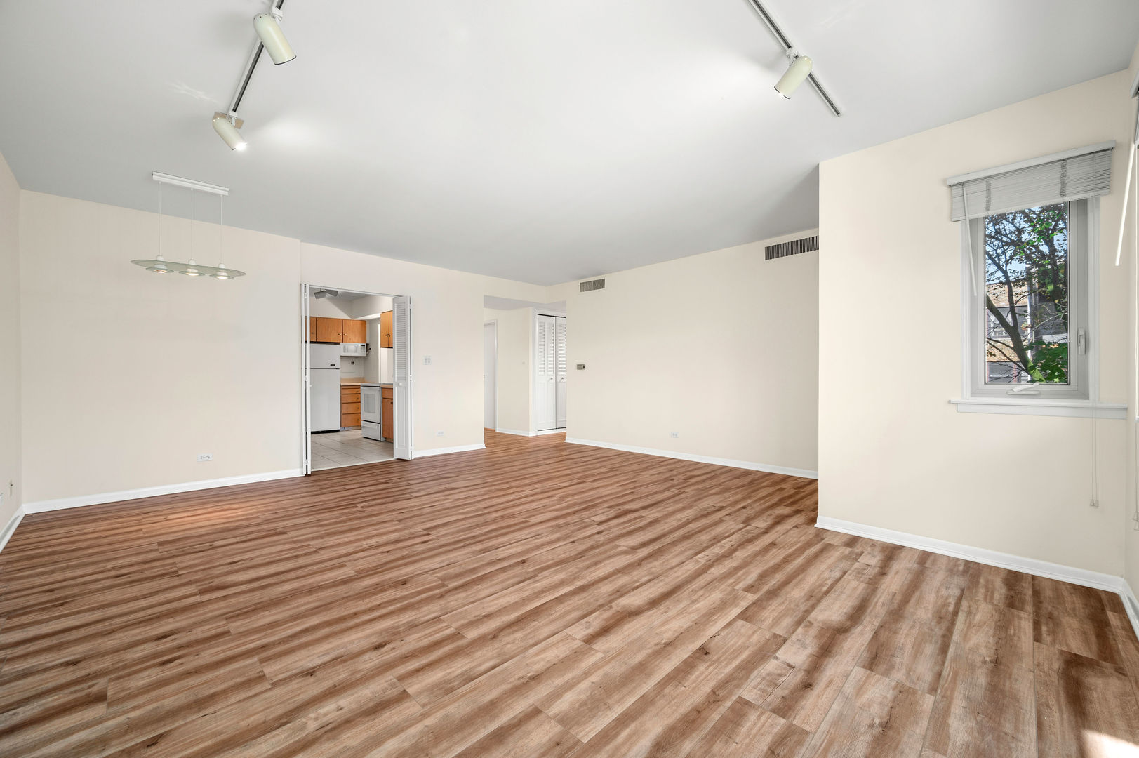 835 Ridge Avenue, Unit 303 Evanston, IL 60202 - Photo 6 of 20 Gallery Image 6