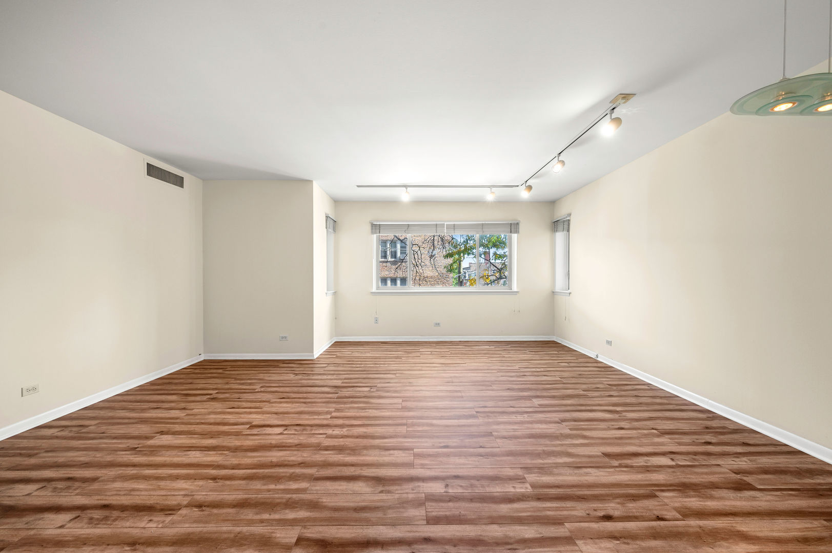 835 Ridge Avenue, Unit 303 Evanston, IL 60202 - Photo 7 of 20 Gallery Image 7