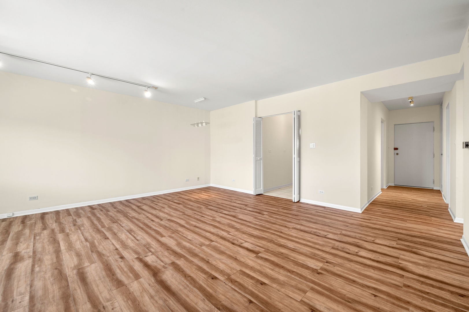 835 Ridge Avenue, Unit 303 Evanston, IL 60202 - Photo 8 of 20 Gallery Image 8