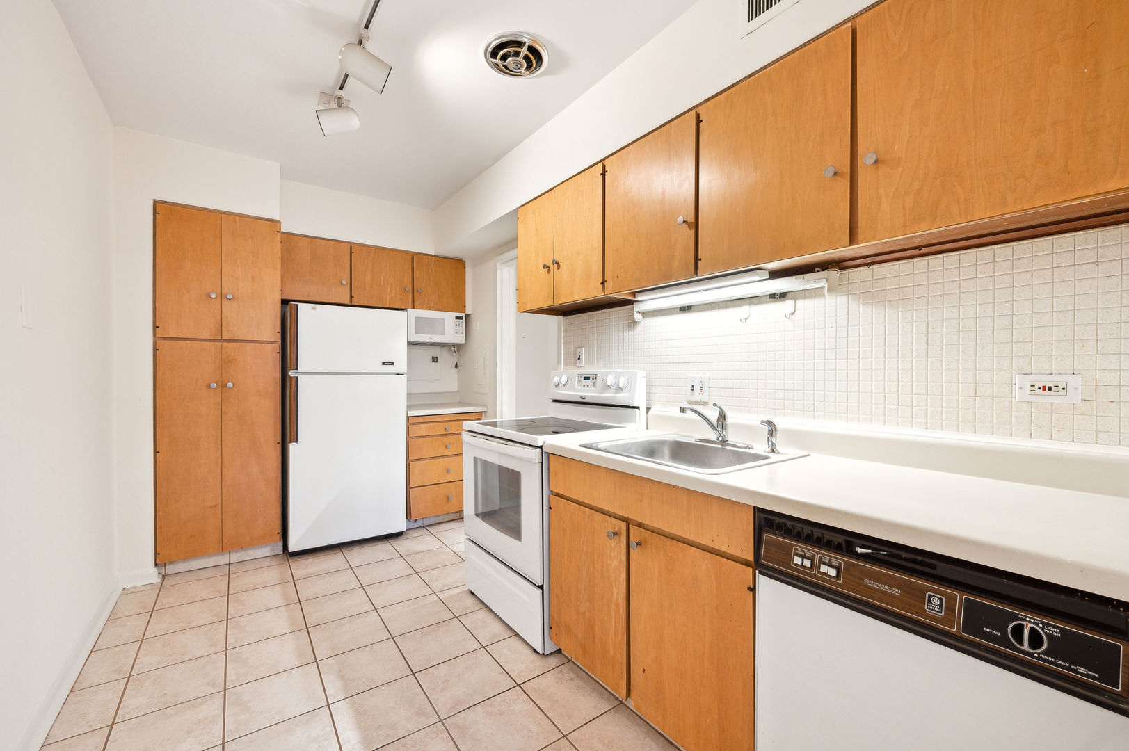 835 Ridge Avenue, Unit 303 Evanston, IL 60202 - Photo 10 of 20 Gallery Image 10