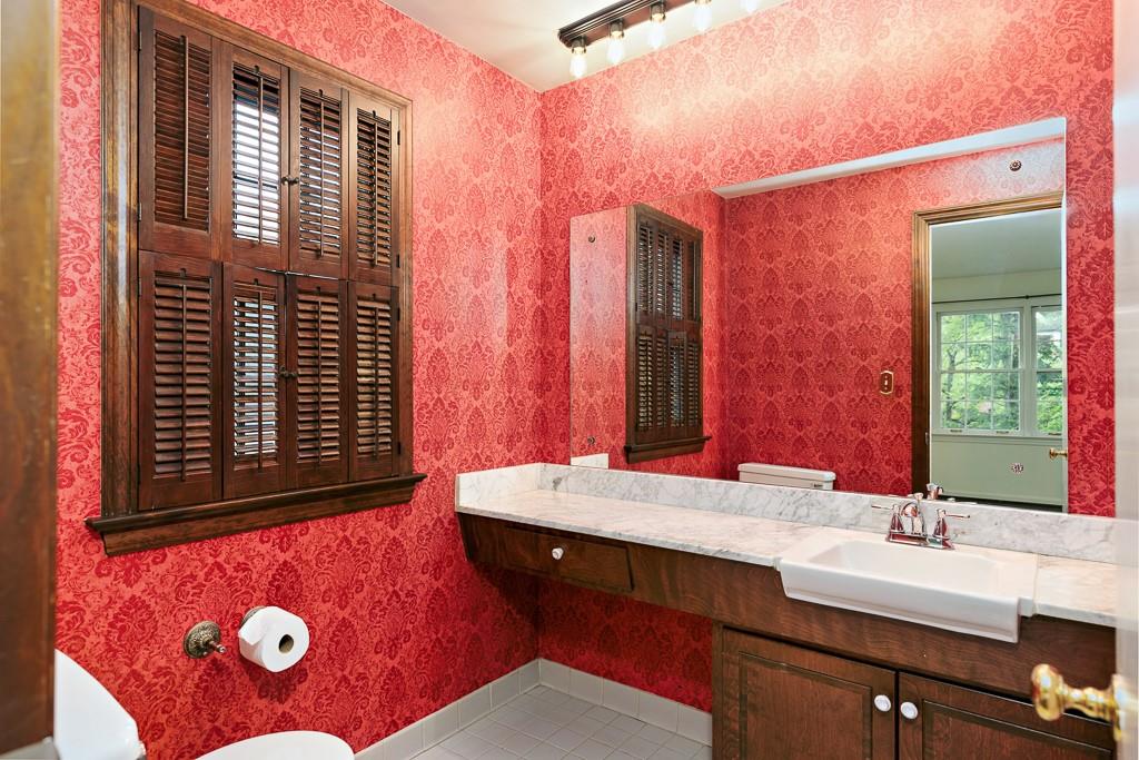 931 Valleyview Road Pittsburgh, PA 15243 - Photo 15 of 35 Gallery Image 15