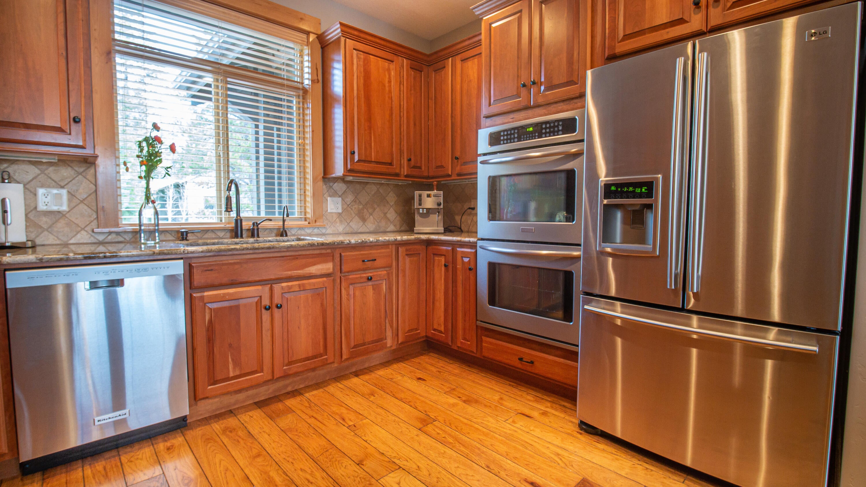 18177 Oregon Loop Sunriver, OR 97707 - Photo 11 of 34 Kitchen