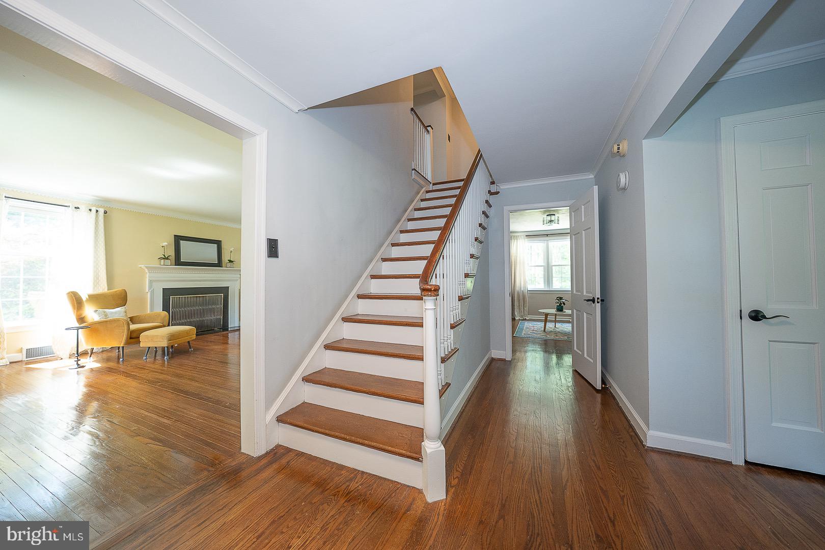 734 Woodcrest Road Wayne, PA 19087 - Photo 4 of 37 Bright Foyer with hardwood floors