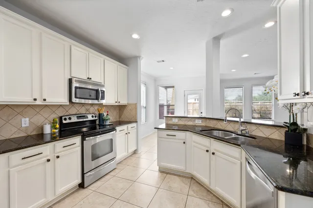 $2,450 | 1946 Hawthorne Brook Lane, Fresno, TX 77545