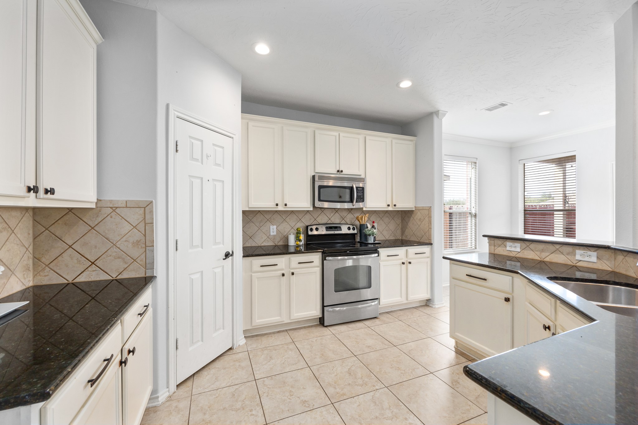 1946 Hawthorne Brook Lane Fresno, TX 77545 - Photo 11 of 38