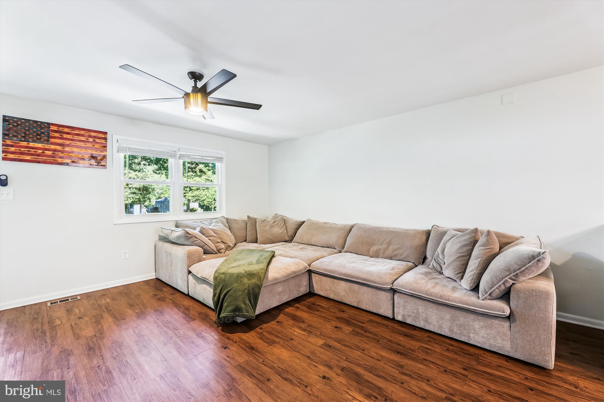 14704 Livingston Road Accokeek, MD 20607 - Photo 4 of 52 Living Room