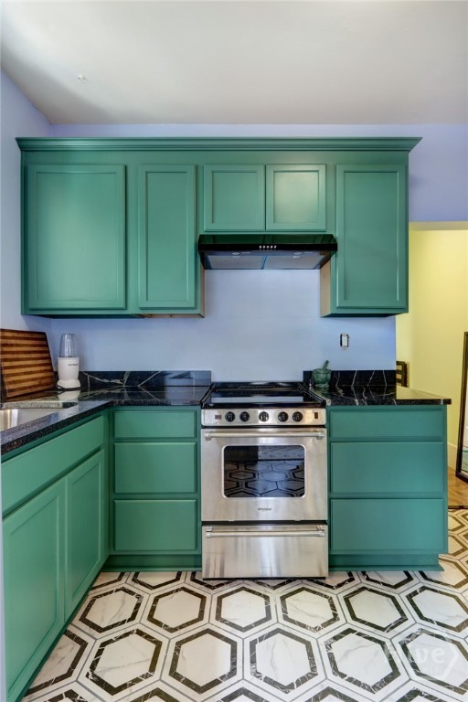 536 East Gordon Lane Savannah, GA 31401 - Photo 13 of 22 Stainless appliances