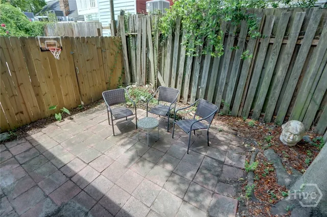 $279,900 | 536 East Gordon Lane, Savannah, GA 31401