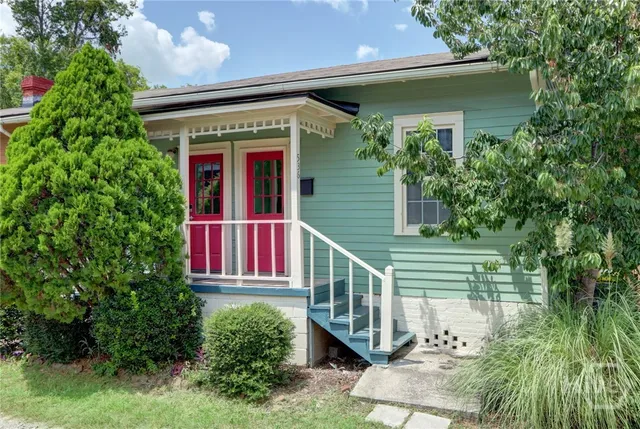 $279,900 | 536 East Gordon Lane, Savannah, GA 31401