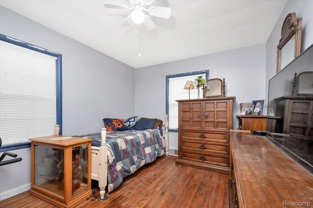 824 Menominee Road Pontiac, MI 48341 - Photo 10 of 18 14-DSC_3292.jpg
