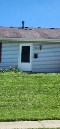 $2,100 | 2006 Hastings Drive, Unit 2, Hoffman Estates, IL 60169