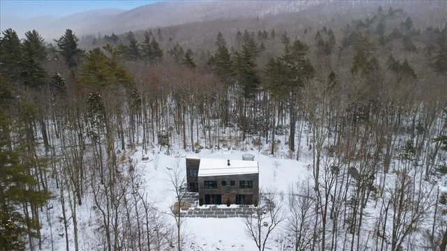 $1,125,000 | 3635 Under The Mountain Road, Londonderry, VT 05155