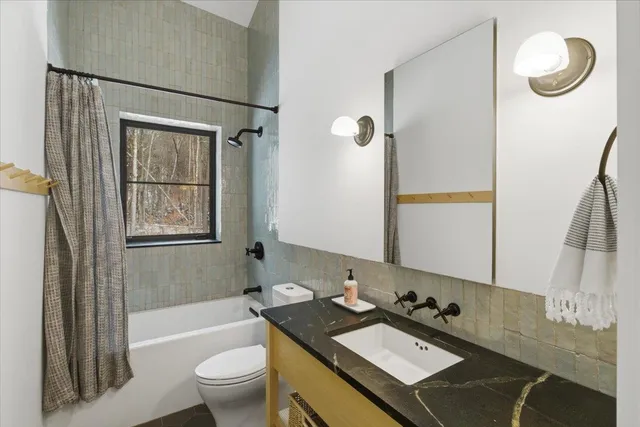 $1,125,000 | 3635 Under The Mountain Road, Londonderry, VT 05155