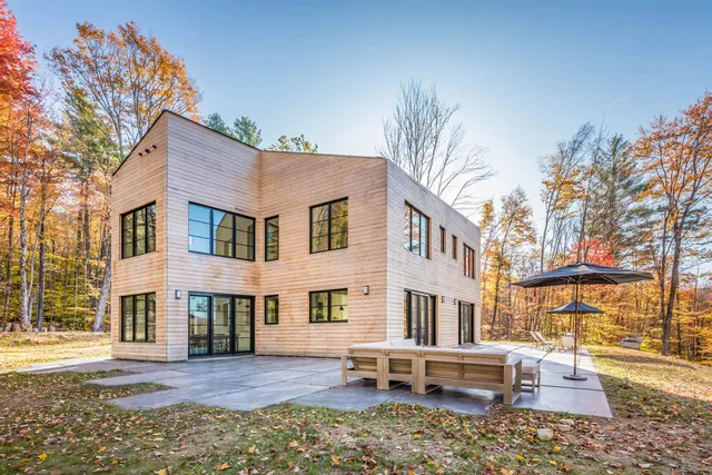 $1,125,000 | 3635 Under The Mountain Road, Londonderry, VT 05155