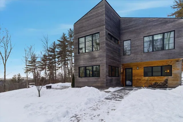 $1,125,000 | 3635 Under The Mountain Road, Londonderry, VT 05155