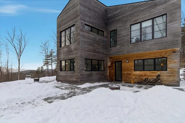 $1,125,000 | 3635 Under The Mountain Road, Londonderry, VT 05155